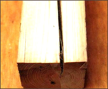 Заделываем трещины на деревянных балках